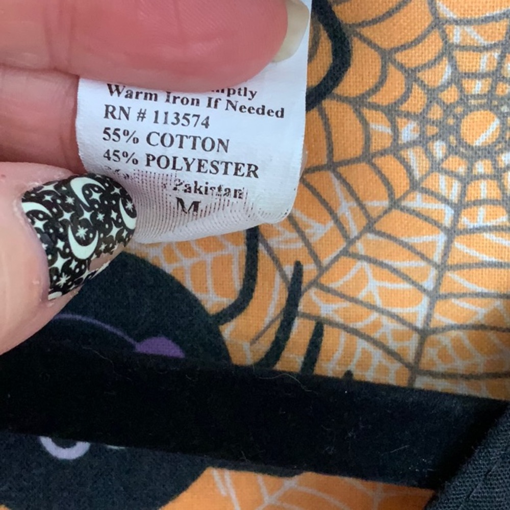 Halloween scrub top - Picture 4 of 4